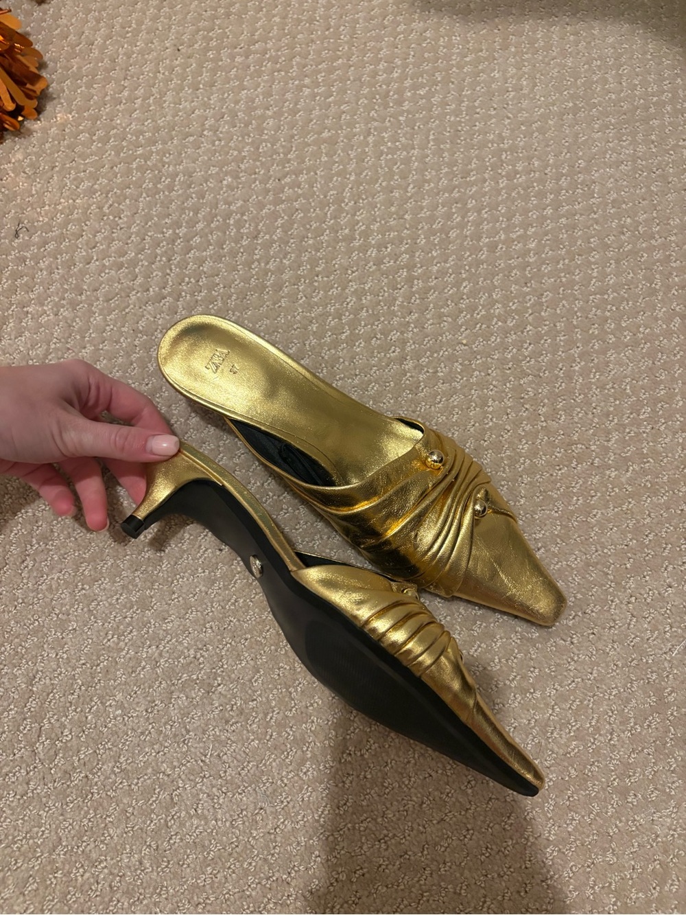 Zara Gold Genuine Leather Kitten Heel Mules Pointed Toe Stud Detail Size 37 - Picture 5 of 6